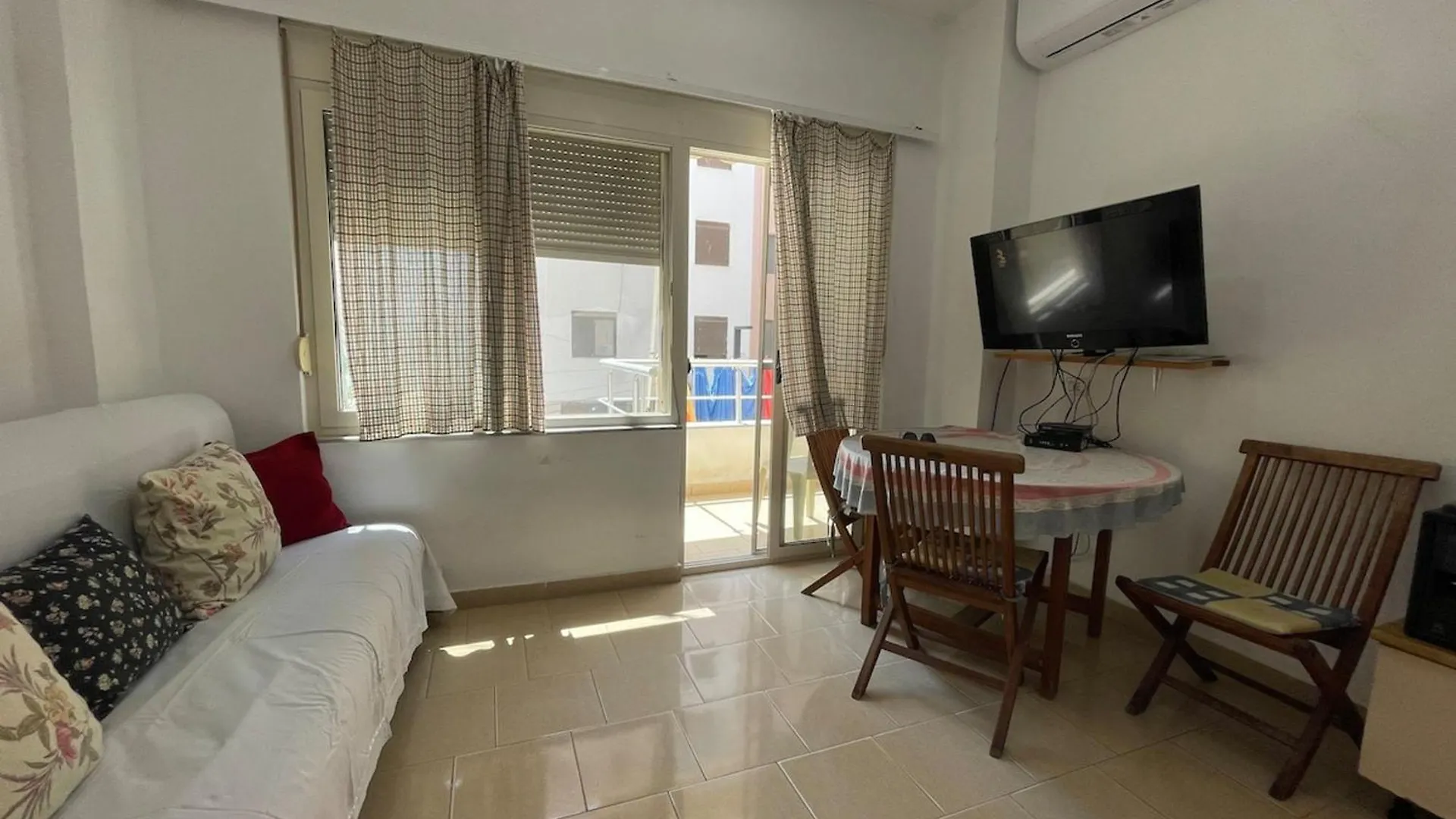 Turtle - Apartment Near The Beach Dıraç